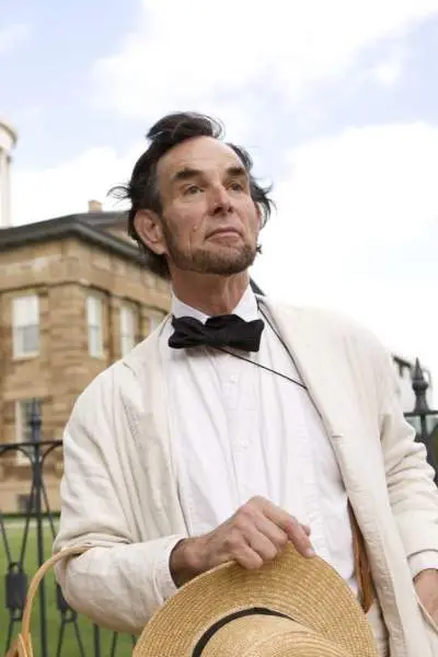 Lincoln actor in front of the Old State Capitol in Springfield