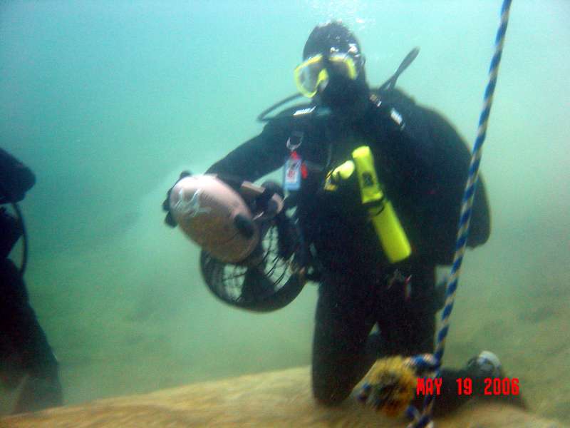 A diver scuba diving in the waters of Haigh Quarry in Kankakee