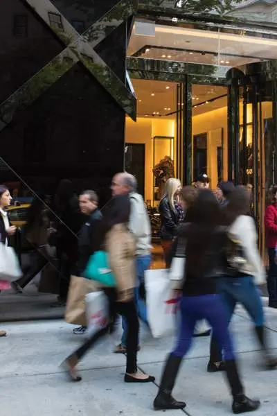 Busy shoppers on the streets of Chicago